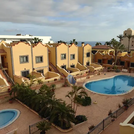 Vinnci Apartments Next Door To Vinnci 5 Star Hotel * アデヘ